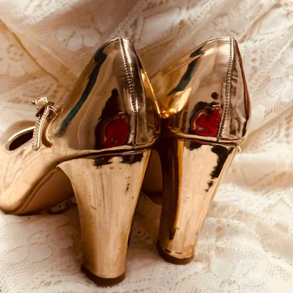 👗 3 for $25 SALE Rose Gold Metallic Heels - Picture 2 of 4